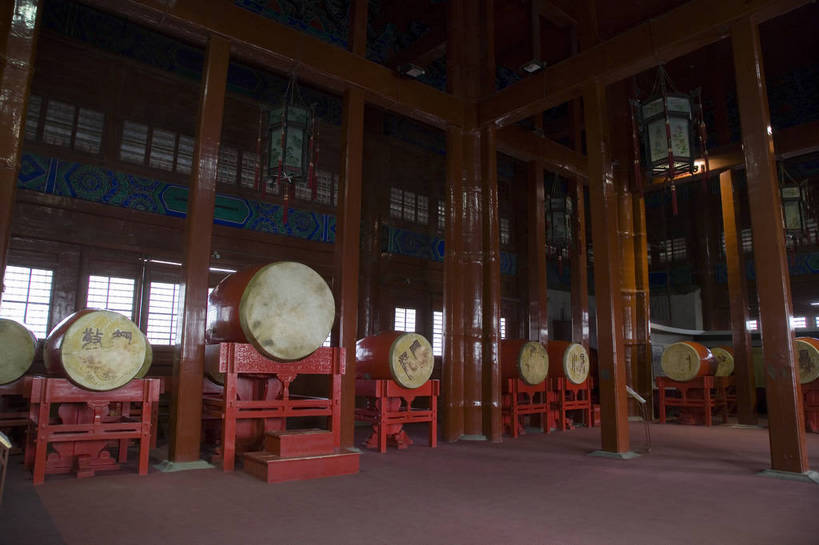 横图,彩色,室内,白天,建筑,北京,中国,亚洲,柱子,鼓,首都,历史,建筑物,古代,红色,摄影,中国文化,东亚,鼓楼,首府,中华人民共和国,古远,彩图,传统文化,红,bj174