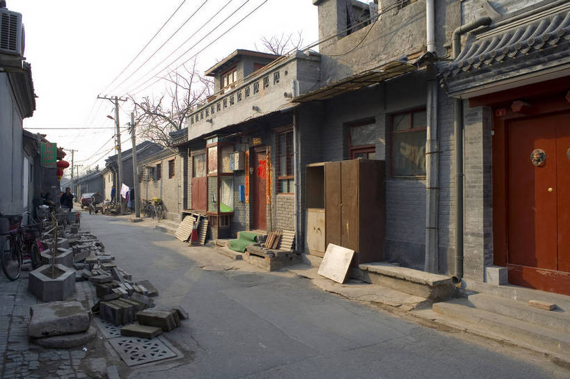 横图,彩色,室外,白天,旅游,度假,名胜古迹,标志建筑,城市,道路,地标,胡同,建筑,街道,路,公路,北京,中国,亚洲,遗迹,民俗,墙,小巷,交通,古迹,文物,娱乐,建设,古建筑,建筑物,骑车,享受,休闲,旅游胜地,放松,摄影,生活方式,旧的,中国文化,古文明,东亚,中华人民共和国,平凡,平民,马路,彩图,旅行,传统文化,bj174