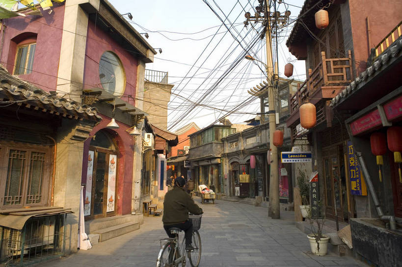 家,横图,彩色,室外,白天,旅游,城市,道路,胡同,建筑,街道,路,公路,北京,中国,亚洲,民俗,房屋,屋子,小巷,交通,首都,楼房,建筑物,住宅,骑车,摄影,生活方式,旧的,中国文化,东亚,首府,中华人民共和国,平凡,平民,马路,彩图,旅行,房子,居住区,传统文化,bj174