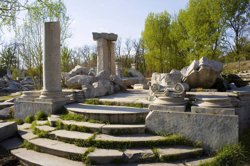 公园,横图,彩色,室外,白天,旅游,石头,建筑,北京,圆明园,中国,亚洲,清澈,遗迹,石子,亭子,文化遗产,桥,首都,历史,遗址,废墟,建筑物,树,古代,蓝色,绿色,天空,休闲,摄影,活动,严肃,明亮,蓝,权威,中国文化,绿,东亚,海淀区,首府,中华人民共和国,北京市,京,北平,华北地区,权力,威严,权势,古远,空闲,明澈,清彻,清亮,势力,尊严,石,石块,彩图,旅行,圆明园遗址,圆明园遗址公园,传统文化,bj174