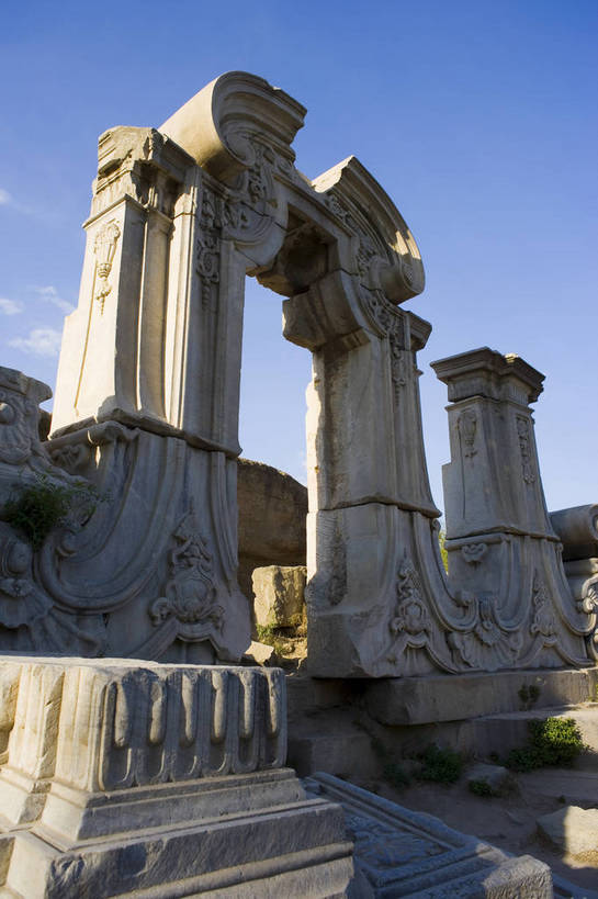 公园,竖图,彩色,室外,白天,旅游,石头,建筑,北京,圆明园,中国,亚洲,清澈,遗迹,石子,亭子,文化遗产,首都,历史,遗址,废墟,建筑物,树,古代,蓝色,绿色,天空,休闲,竖,摄影,活动,严肃,明亮,蓝,权威,中国文化,绿,东亚,海淀区,首府,中华人民共和国,北京市,京,北平,华北地区,权力,威严,权势,古远,空闲,明澈,清彻,清亮,势力,尊严,石,石块,彩图,旅行,圆明园遗址,圆明园遗址公园,传统文化,bj174