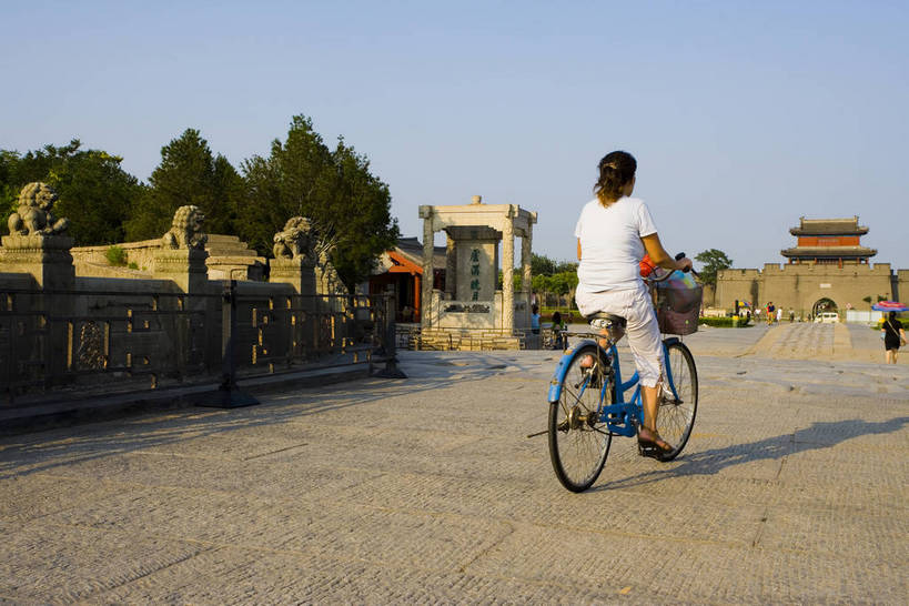 横图,彩色,特写,旅游,度假,名胜古迹,标志建筑,地标,建筑,哺乳动物,野生动物,狮子,工艺美术品,雕塑,北京,中国,亚洲,局部,清澈,遗迹,艺术,装饰,雕刻,雕像,浮雕,墙,文化遗产,艺术品,首都,古迹,历史,文物,娱乐,建设,城墙,古建筑,石雕,建筑物,墙壁,墙面,古代,蓝色,天空,动物,工艺品,享受,休闲,旅游胜地,放松,摄影,纪念,工艺,坚硬,明亮,美术,蓝,中国文化,狮,主题,防御,凶猛,陈列,古文明,东亚,首府,中华人民共和国,北京市,京,北平,华北地区,功能,美学,丰台区,古远,明澈,清彻,清亮,坚固,残暴,凶残,石,彩图,旅行,宛平,宛平城,传统文化,bj174