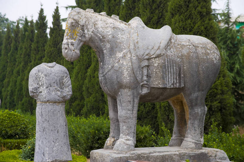 横图,彩色,室外,特写,白天,旅游,石头,道路,建筑,路,雕塑,兵马俑,西安,中国,亚洲,局部,艺术,装饰,雕刻,雕像,浮雕,石子,塑像,图案,图形,泥土,文化遗产,纪念碑,艺术品,历史,建筑物,古代,工艺品,墓地,摄影,纪念,美术,固定,陵墓,中国文化,主题,陈列,东亚,结实,陕西,陕西省,秦始皇陵,西安市,临潼,骊山,中华人民共和国,省会,功能,美学,安稳,牢固,可靠,西北地区,陕,古远,古代文明,巩固,坚固,牢靠,石,石块,彩图,旅行,临潼区,传统文化,秦陵,bj174