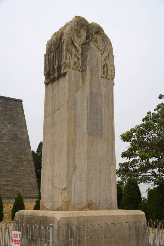 竖图,彩色,室外,特写,白天,旅游,石头,道路,建筑,路,雕塑,兵马俑,西安,中国,亚洲,局部,艺术,装饰,雕刻,雕像,浮雕,石子,塑像,图案,图形,泥土,文化遗产,纪念碑,艺术品,历史,建筑物,古代,工艺品,墓地,竖,摄影,纪念,美术,固定,陵墓,中国文化,主题,陈列,东亚,结实,陕西,陕西省,秦始皇陵,西安市,临潼,骊山,中华人民共和国,省会,功能,美学,安稳,牢固,可靠,西北地区,陕,古远,古代文明,巩固,坚固,牢靠,石,石块,彩图,旅行,临潼区,传统文化,秦陵,bj174