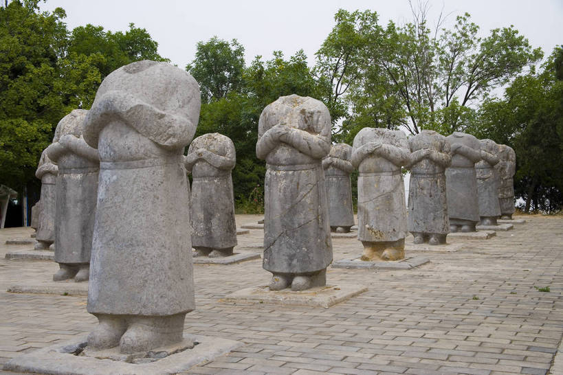 横图,彩色,室外,特写,白天,旅游,石头,道路,建筑,路,雕塑,兵马俑,西安,中国,亚洲,局部,艺术,装饰,雕刻,雕像,浮雕,石子,塑像,图案,图形,泥土,文化遗产,纪念碑,艺术品,历史,建筑物,古代,工艺品,墓地,摄影,纪念,美术,固定,陵墓,中国文化,主题,陈列,东亚,结实,陕西,陕西省,秦始皇陵,西安市,临潼,骊山,中华人民共和国,省会,功能,美学,安稳,牢固,可靠,西北地区,陕,古远,古代文明,巩固,坚固,牢靠,石,石块,彩图,旅行,临潼区,传统文化,秦陵,bj174