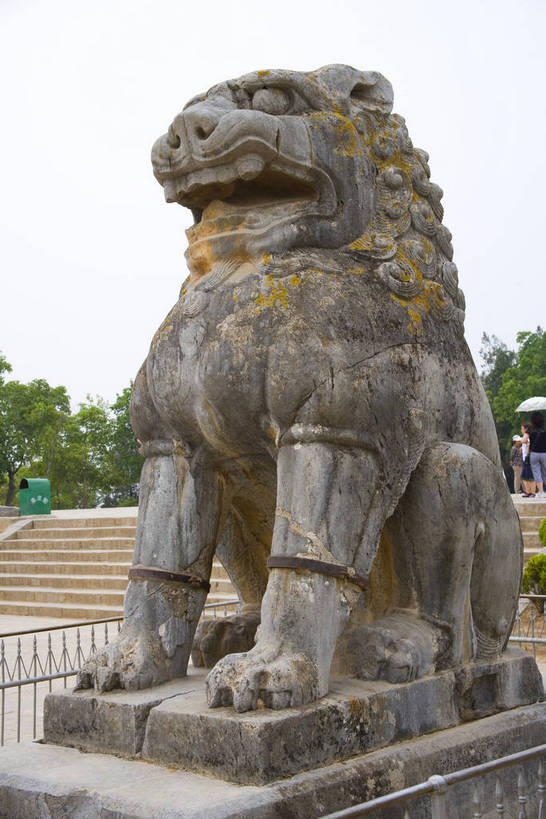 竖图,彩色,室外,特写,白天,旅游,石头,道路,建筑,路,雕塑,兵马俑,西安,中国,亚洲,局部,艺术,装饰,雕刻,雕像,浮雕,石子,塑像,图案,图形,泥土,文化遗产,纪念碑,艺术品,历史,建筑物,古代,工艺品,墓地,竖,摄影,纪念,美术,固定,陵墓,中国文化,主题,陈列,东亚,结实,陕西,陕西省,秦始皇陵,西安市,临潼,骊山,中华人民共和国,省会,功能,美学,安稳,牢固,可靠,西北地区,陕,古远,古代文明,巩固,坚固,牢靠,石,石块,彩图,旅行,临潼区,传统文化,秦陵,bj174