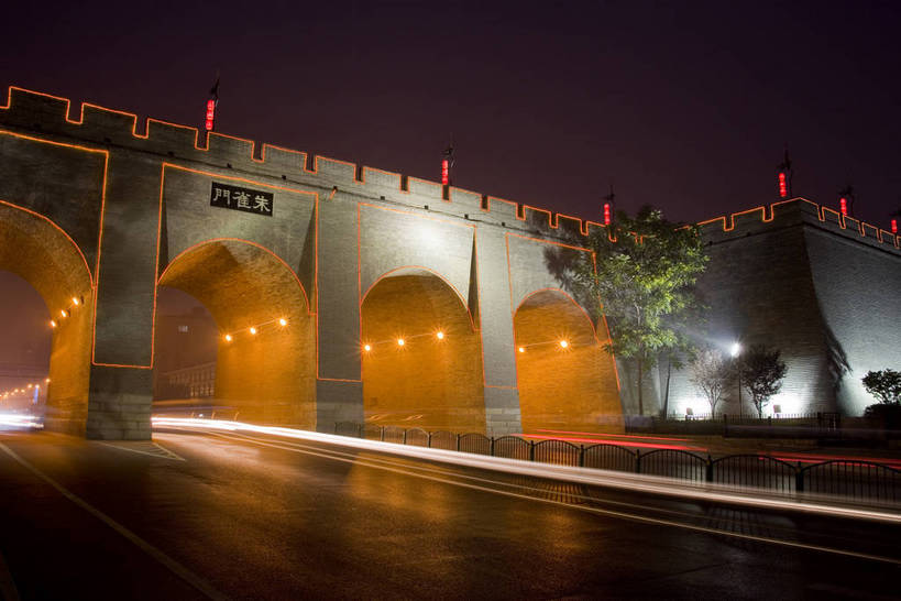 横图,彩色,室外,旅游,安全,城市,建筑,夜景,西安,中国,亚洲,风俗,破旧,陈旧,民俗,墙,文化遗产,灯光,黄包车,防护,历史,城墙,建筑物,灯,古代,人力车,闪耀,摄影,城,固定,残破,中国文化,东亚,结实,陕西,中华人民共和国,安稳,牢固,可靠,古远,古代文明,巩固,坚固,牢靠,夜,彩图,旅行,传统文化,bj174