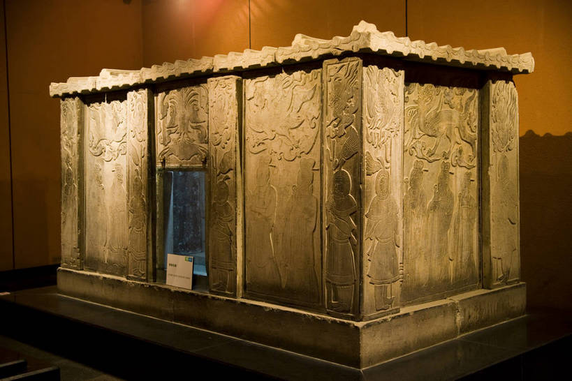 横图,彩色,室内,特写,白天,旅游,度假,石头,名胜古迹,桌子,标志建筑,地标,建筑,马,雕塑,兵马俑,西安,中国,亚洲,局部,遗迹,艺术,装饰,雕刻,雕像,浮雕,石子,塑像,木桌,泥土,文化遗产,艺术品,古迹,历史,文物,娱乐,建设,古建筑,遗址,建筑物,盒子,古代,箱子,工艺品,享受,休闲,旅游胜地,放松,财富,摄影,纪念,美术,古物,中国文化,主题,珍宝,陈列,古文明,东亚,陕西,中华人民共和国,功能,美学,宝物,古远,躯体,古代文明,财宝,石,石块,彩图,旅行,传统文化,bj174