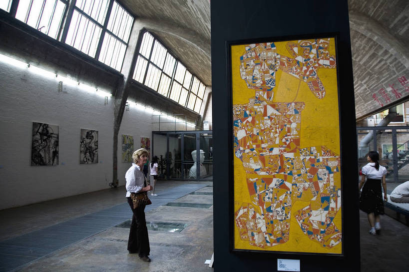 博物馆,家,横图,彩色,白天,旅游,时尚,水,桌子,城市,地标,建筑,油画,北京,中国,亚洲,破旧,艺术,陈旧,标志,雕像,符号,塑像,房屋,屋子,艺术品,首都,流行,漂亮,标识,楼房,石雕,展品,建筑物,住宅,展示,潮流,摄影,展览,美术,时髦,残破,美术馆,中国文化,美术品,画廊,陈列,东亚,发展,首府,中华人民共和国,时兴,发达,版画,设计,彩图,旅行,房子,798艺术区,传统文化,bj174