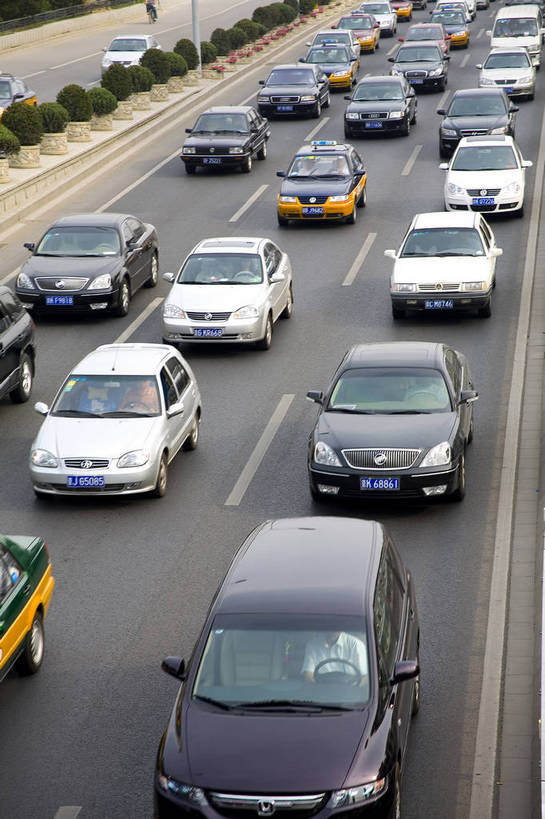 竖图,彩色,室外,白天,道路,建筑,街道,路,公路,汽车,北京,中国,亚洲,车流,交通,拥堵,建筑物,车,交通工具,轿车,竖,摄影,中国文化,载具,东亚,发展,中华人民共和国,发达,马路,彩图,传统文化,bj174