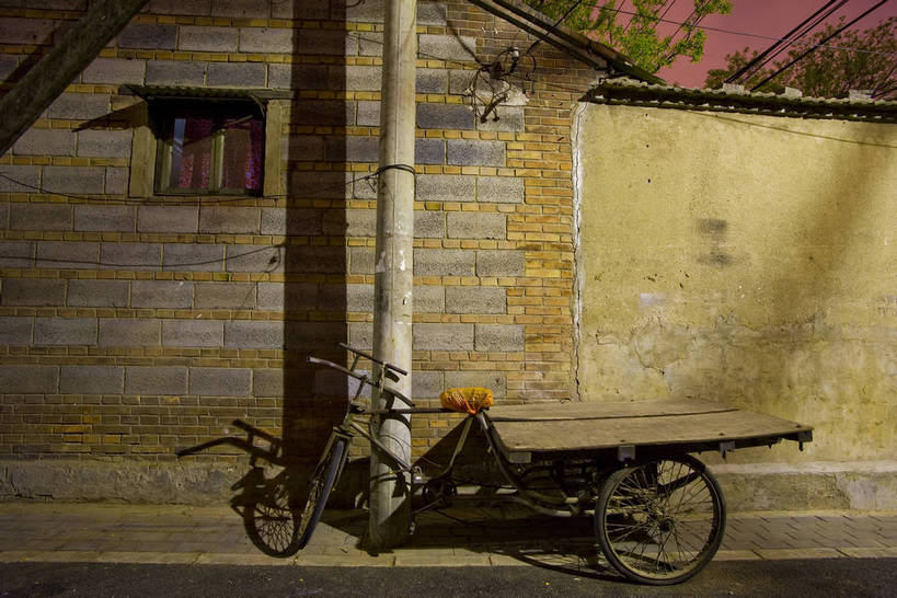 横图,彩色,室外,道路,胡同,建筑,街道,路,夜景,公路,北京,中国,亚洲,小巷,灯光,交通,建筑物,灯,骑,骑车,闪耀,后海,摄影,中国文化,东亚,发展,中华人民共和国,发达,夜,马路,彩图,高楼,传统文化,bj174