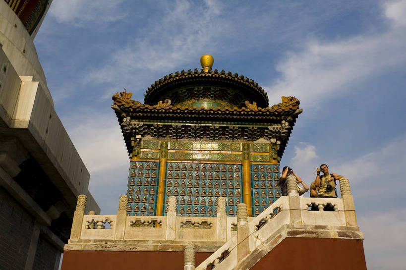 横图,彩色,室外,白天,旅游,石头,建筑,雕塑,北海公园,北京,中国,亚洲,节日,雕像,塔,文化,佛,白塔,祈祷,健康,许愿,摄影,宗教,佛教,信仰,纪念,祈求,中国文化,东亚,中华人民共和国,皇家园林,释教,平安,彩图,旅行,目的地,bj174