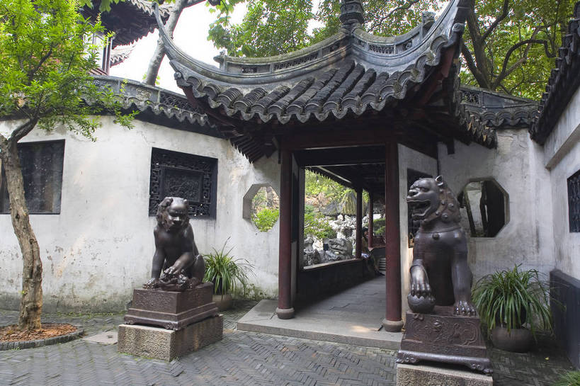 横图,彩色,购物,旅游,度假,名胜古迹,标志建筑,城市,地标,建筑,上海,中国,亚洲,遗迹,房屋,楼阁,亭子,屋子,建筑群,古典,古迹,文化,文物,娱乐,建设,古建筑,楼房,凉亭,豫园,享受,休闲,旅游胜地,放松,摄影,参观,古文明,东亚,中华人民共和国,民族文化,旅行,目的地,房子,传统文化,架空,bj174