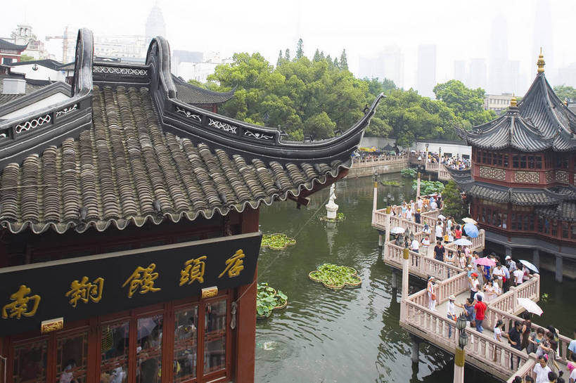 横图,彩色,购物,旅游,度假,名胜古迹,标志建筑,城市,地标,建筑,上海,中国,亚洲,遗迹,房屋,楼阁,亭子,屋子,水池,建筑群,古典,古迹,文化,文物,娱乐,建设,古建筑,楼房,凉亭,豫园,享受,休闲,旅游胜地,放松,摄影,参观,古文明,东亚,中华人民共和国,民族文化,旅行,目的地,房子,传统文化,架空,bj174