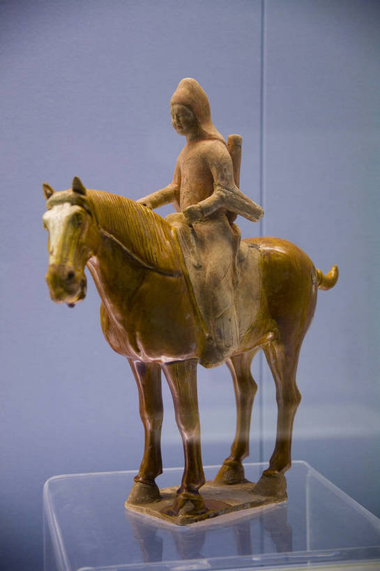 竖图,彩色,室内,马,上海,中国,亚洲,盘,陶瓷,文化遗产,土黄,陶瓷制品,古典,历史,文化,文物,古代,工艺品,摄影,上海博物馆,古董,单色,古物,中国文化,古玩,东亚,中华人民共和国,古远,古代文明,传统文化,bj174