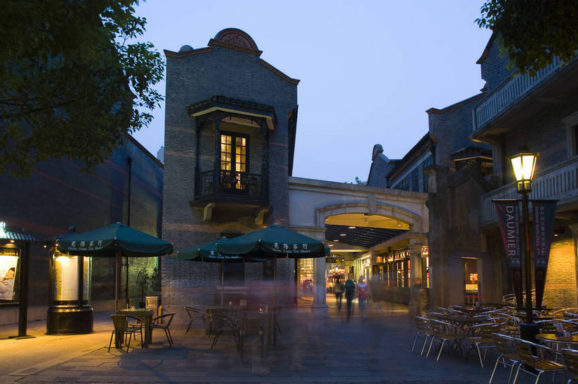 横图,彩色,室外,购物,建筑,椅子,上海,中国,亚洲,楼阁,灯光,交通,广告,摄影,茶座,东亚,中华人民共和国,旅行,目的地,bj174