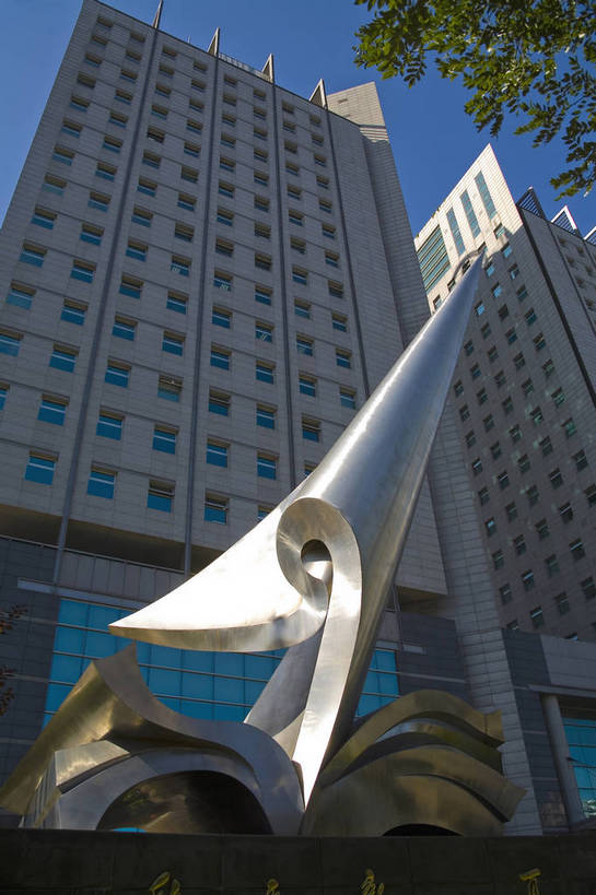 竖图,彩色,室外,白天,仰视,旅游,度假,美景,城市风光,城市,建筑,摩天大楼,雕塑,北京,中国,亚洲,繁华,景观,塔,娱乐,享受,休闲,景色,放松,摄影,东亚,发展,中华人民共和国,昌盛,繁荣,发达,彩图,旅行,目的地,bj174