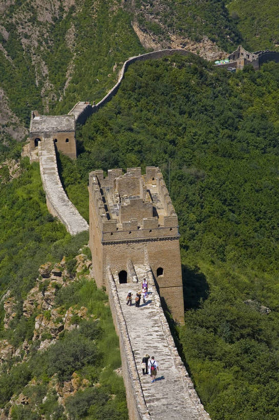 竖图,俯视,室外,白天,旅游,度假,名胜古迹,山,标志建筑,地标,建筑,北京,长城,中国,亚洲,清澈,遗迹,壮观,文化遗产,古迹,历史,文物,娱乐,干净,建设,古建筑,台阶,古代,绿色,天空,天,享受,休闲,石壁,旅游胜地,放松,古代建筑,保护,明亮,山区,中国文化,古文明,东亚,中华人民共和国,奇迹,古远,伟大,古代文明,明澈,清彻,清亮,司马台,司马台长城,彩图,旅行,目的地,传统文化,bj174