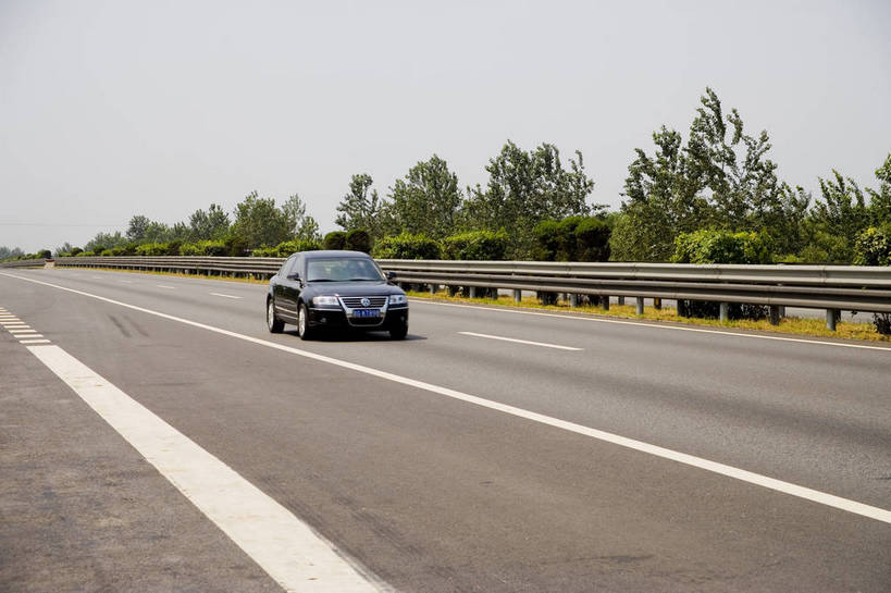 横图,彩色,室外,白天,道路,高速公路,路,公路,汽车,北京,图片,交通,车,树木,交通工具,轿车,摄影,载具,东亚,马路,高等级公路,京石高速公路,bj174