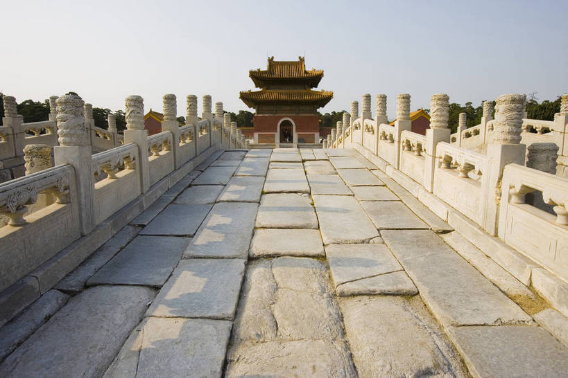 栏杆,横图,彩色,室外,白天,旅游,度假,河流,名胜古迹,标志建筑,道路,地标,建筑,雕塑,中国,亚洲,遗迹,扶手,浮雕,瓦片,屋顶,文化遗产,桥,古迹,文物,娱乐,建设,石路,古建筑,护栏,墙壁,红色,享受,休闲,旅游胜地,放松,摄影,古代建筑,中国文化,古文明,东亚,汉白玉,中华人民共和国,河北省,橙,彩图,旅行,目的地,道,传统文化,清西陵,bj174