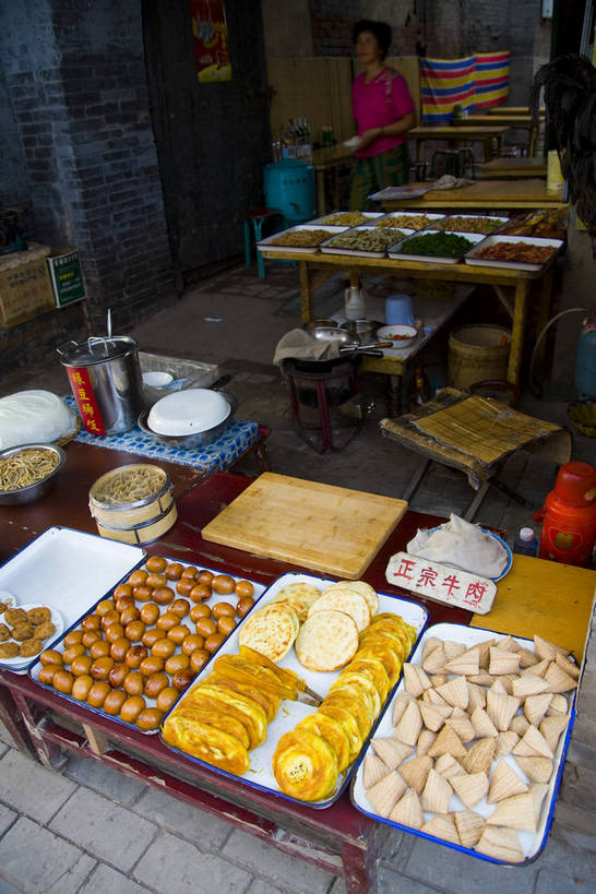 竖图,彩色,室外,白天,旅游,建筑,平遥,中国,亚洲,商品,瓦片,屋顶,集市,历史,小吃,古代,摄影,东亚,山西省,中华人民共和国,古远,彩图,旅行,目的地,平遥古城,bj174