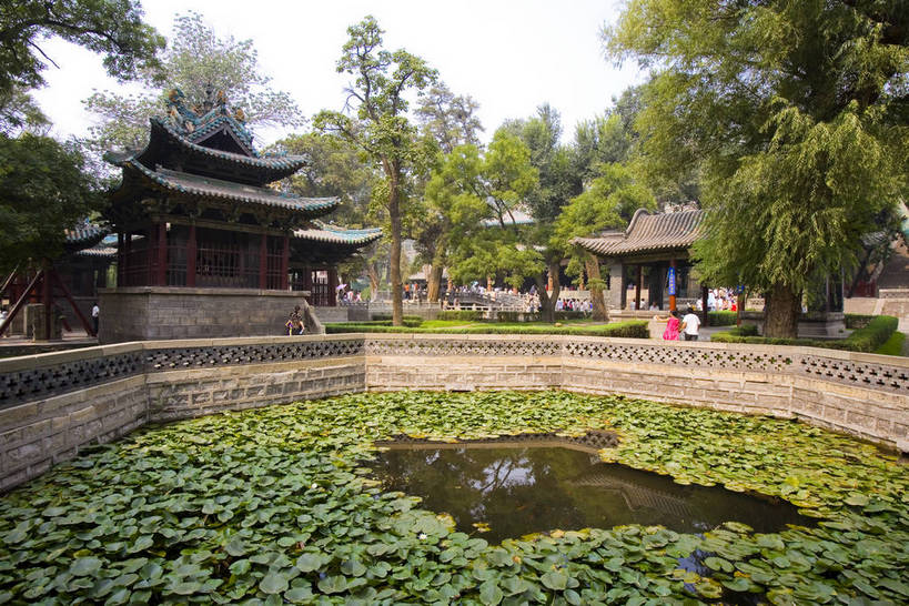 宫殿,横图,彩色,旅游,植物,建筑,莲花,睡莲,叶子,中国,亚洲,纹理,楼阁,池塘,水池,木,荷叶,绿叶,历史,传统,树木,古代,绿色,嫩叶,摄影,祠堂,园林,宫廷,东亚,山西省,肌理,中华人民共和国,莲叶,王宫,朝代,古远,金庙,叶,叶片,叶脉,彩图,旅行,目的地,房子,皇宫,庙,亭台,晋祠,北魏,魏朝,bj174