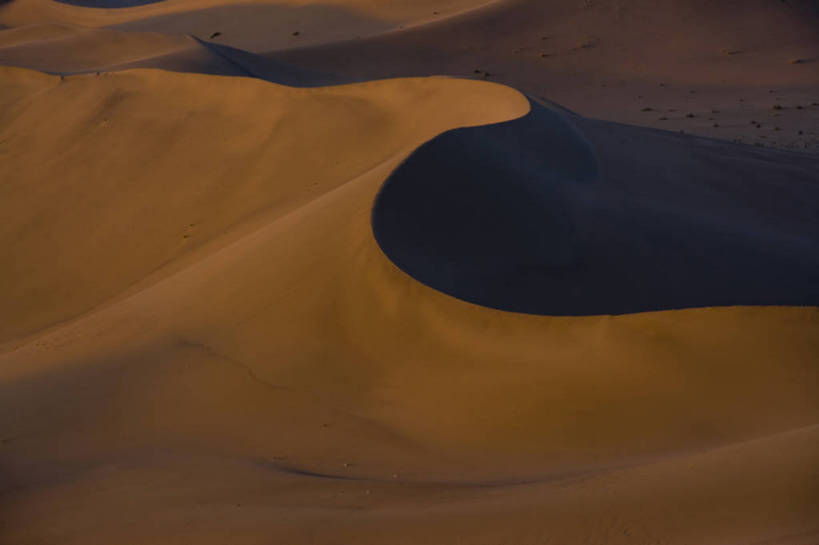 横图,彩色,美景,沙漠,山,敦煌,中国,亚洲,黄沙,沙子,线条,景观,辽阔,沙丘,黄色,自然,广阔,金色,石壁,景色,摄影,地理,环境,山区,中国文化,自然风光,东亚,甘肃,甘肃省,中华人民共和国,西北地区,甘,酒泉,酒泉市,苍凉,敦煌鸣沙山,大漠,彩图,鸣沙山,bj174