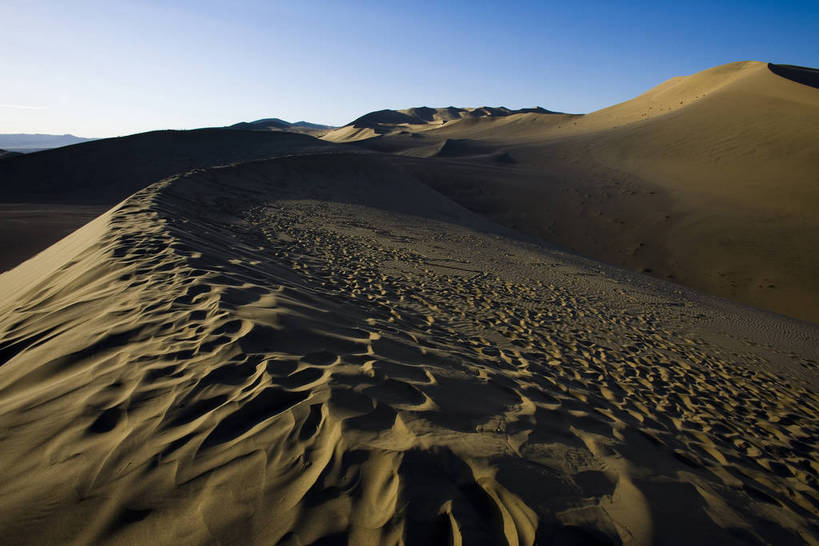 横图,彩色,美景,沙漠,山,敦煌,中国,亚洲,黄沙,沙子,线条,景观,辽阔,沙丘,黄色,自然,广阔,金色,石壁,景色,摄影,地理,环境,山区,中国文化,自然风光,东亚,甘肃,甘肃省,中华人民共和国,西北地区,甘,酒泉,酒泉市,苍凉,敦煌鸣沙山,大漠,彩图,鸣沙山,bj174