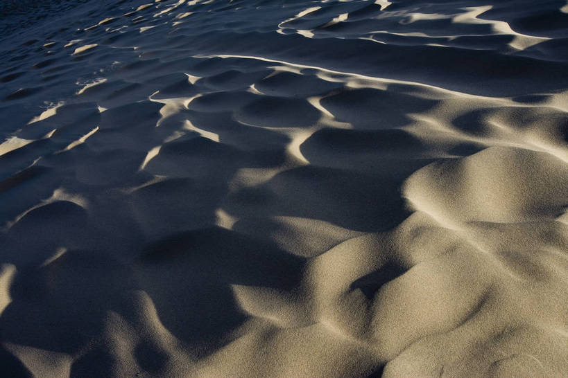 横图,彩色,美景,沙漠,敦煌,中国,亚洲,阴影,曲线,黄沙,沙子,纹理,线条,景观,辽阔,沙丘,黄色,自然,广阔,金色,景色,摄影,地理,环境,弧线,自然风光,东亚,甘肃,甘肃省,中华人民共和国,西北地区,甘,酒泉,酒泉市,苍凉,敦煌鸣沙山,大漠,彩图,鸣沙山,风沙,bj174