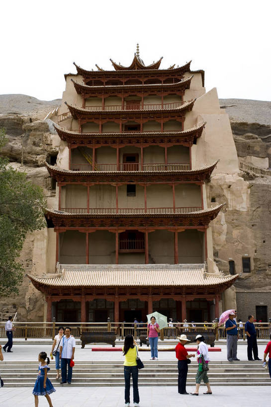 竖图,室外,白天,名胜古迹,建筑,敦煌,中国,亚洲,艺术,悬崖,塔,旅游胜地,摄影,宗教,洞穴,石窟,东亚,甘肃,甘肃省,莫高窟,世界文化遗产,中华人民共和国,西北地区,甘,酒泉,酒泉市,古代文明,千佛洞,敦煌八景,彩图,庙,敦煌莫高窟,三危山,三危山景区,bj174