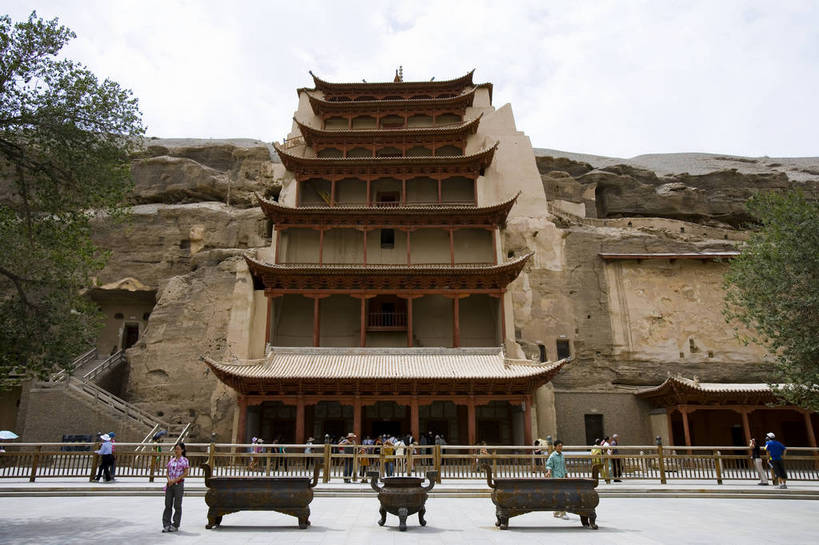 横图,室外,白天,名胜古迹,建筑,敦煌,中国,亚洲,艺术,悬崖,塔,旅游胜地,摄影,宗教,洞穴,石窟,东亚,甘肃,甘肃省,莫高窟,世界文化遗产,中华人民共和国,西北地区,甘,酒泉,酒泉市,古代文明,千佛洞,敦煌八景,彩图,庙,敦煌莫高窟,三危山,三危山景区,bj174