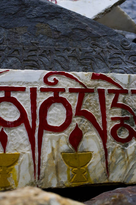 竖图,室外,白天,名胜古迹,雕塑,中国,亚洲,节日,艺术,装饰,雕刻,雕像,书法,文化,西藏,经幡,少数民族,民族,自然,工艺品,祈祷,祈福,健康,旅游胜地,许愿,摄影,宗教,信仰,纪念,祈求,美术,自然风光,主题,陈列,东亚,经文,藏传佛教,中华人民共和国,功能,美学,藏文,平安,彩图,篆刻,中国少数民族,bj174