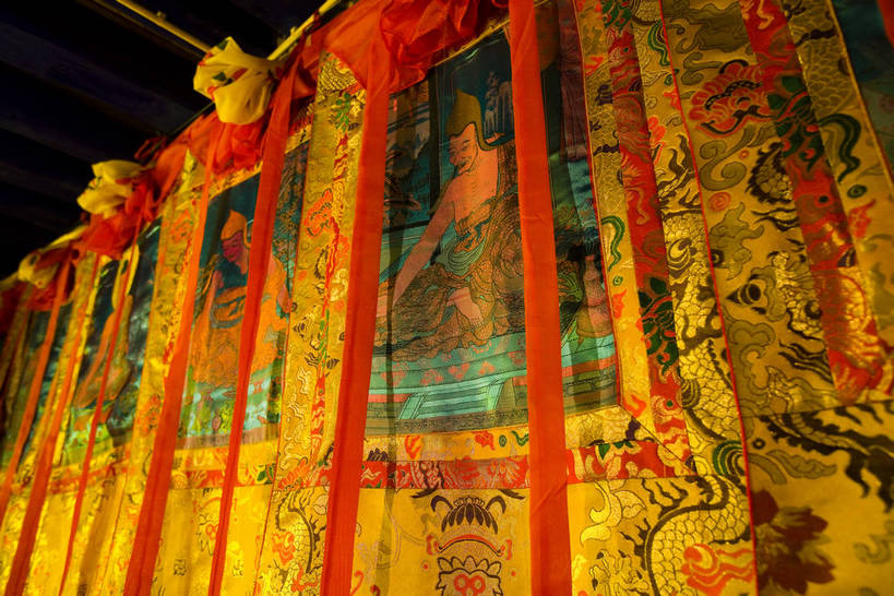 横图,室内,白天,绘画,名胜古迹,建筑,中国,亚洲,节日,艺术,雕像,古典,历史,文化,西藏,经幡,少数民族,民族,古代,工艺品,品味,祈祷,祈福,健康,金色,旅游胜地,许愿,摄影,宗教,佛教,信仰,纪念,祈求,美术,高雅,东亚,佛陀,藏传佛教,唐卡,中华人民共和国,美学,古远,哲蚌寺,平安,彩图,庙,唐嘎,唐喀,中国少数民族,bj174