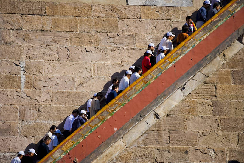 人群,横图,名胜古迹,建筑,中国,亚洲,朝拜,局部,地砖,房屋,历史,传统,古代,红色,祈祷,旅游胜地,摄影,宗教,佛教,东亚,喇嘛,佛陀,藏传佛教,中华人民共和国,河北省,承德,古远,彩图,庙,普宁寺,bj174