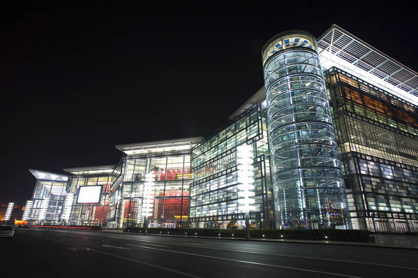 高楼大厦,横图,室外,白天,商务,城市风光,城市,道路,建筑,街道,路,公路,照明,大连,中国,亚洲,海边,交通,现代化,旅游胜地,金融,摄影,城市建筑,经济,贸易,东亚,辽宁,海之韵广场,中华人民共和国,海,马路,彩图,商业,bj174