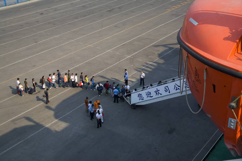 横图,室外,白天,沙滩,城市风光,城市,建筑,大连,中国,亚洲,游客,海边,船舶,旅游胜地,摄影,东亚,船坞,辽宁,海之韵广场,中华人民共和国,砂石,海,彩图,bj174