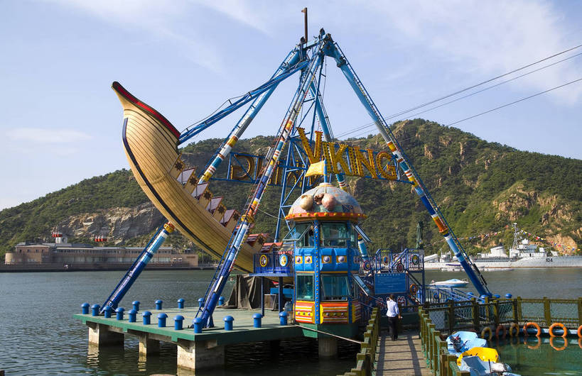 游乐园,高楼大厦,横图,室外,白天,旅游,度假,城市风光,城市,建筑,路,摩天大楼,大连,中国,亚洲,海边,娱乐,现代化,享受,休闲,旅游胜地,摩天大厦,放松,摄影,游乐设施,海盗船,东亚,辽宁,中华人民共和国,海,彩图,海滨城市,bj174