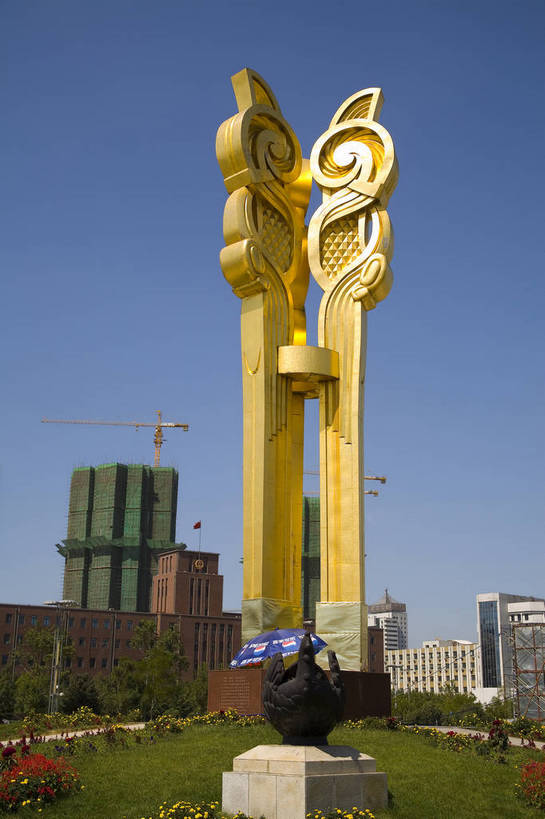 竖图,室外,白天,城市风光,建筑,雕塑,中国,亚洲,雕像,历史,黄金,古代,金色,旅游胜地,摄影,东亚,辽宁,沈阳,中华人民共和国,古远,彩图,bj174
