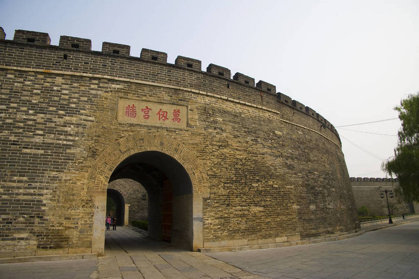 横图,彩色,室外,白天,旅游,度假,名胜古迹,标志建筑,地标,建筑,孔庙,中国,遗迹,图片,文化遗产,古迹,文物,娱乐,城门,建设,城墙,古建筑,山东,树木,享受,休闲,旅游胜地,放松,摄影,古代建筑,中国文化,古文明,东亚,曲阜,旅行,传统文化,bj174