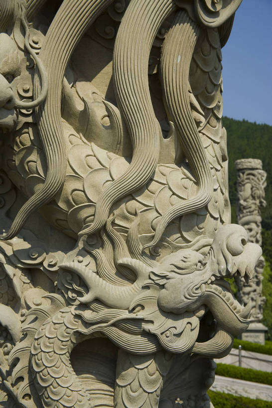 竖图,室外,白天,石头,建筑,雕塑,泰山,中国,亚洲,龙,柱子,历史,山东,石雕,古代,旅游胜地,摄影,东亚,中华人民共和国,古远,彩图,bj174