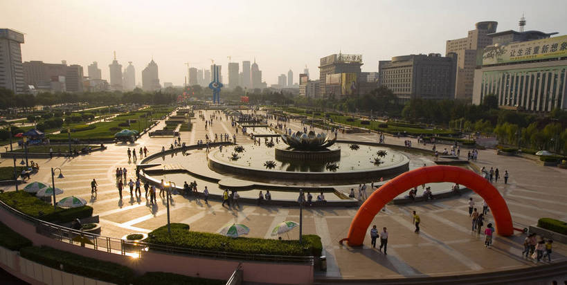 高楼大厦,广场,横图,俯视,室外,白天,旅游,度假,城市风光,城市,建筑,中国,亚洲,历史,娱乐,场地,山东,古代,享受,休闲,旅游胜地,放松,摄影,城市建筑,场所,东亚,济南,中华人民共和国,古远,彩图,泉城广场,bj174