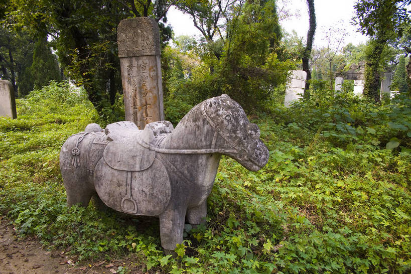 寺庙,横图,彩色,室外,特写,白天,旅游,度假,石头,名胜古迹,树林,植物,标志建筑,地标,建筑,雕塑,中国,局部,风俗,遗迹,艺术,装饰,雕刻,雕像,浮雕,石子,塑像,文化遗产,纪念碑,艺术品,古迹,历史,文物,娱乐,建设,传统,古建筑,建筑物,树,树木,古代,绿色,自然,工艺品,享受,休闲,旅游胜地,放松,精神,摄影,生长,成长,纪念,美术,中国文化,主题,陈列,古文明,山东省,孔子,济南,功能,美学,古远,制度,石,石块,彩图,旅行,庙,寺,孔林,纪念塔,传统文化,bj174