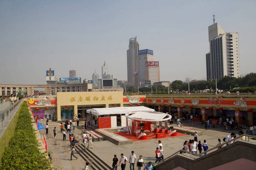 横图,彩色,室外,白天,旅游,度假,美景,城市风光,城市,道路,建筑,街道,路,公路,中国,景观,建筑群,交通,娱乐,建筑物,享受,休闲,景色,放松,摄影,城市建筑,山东省,济南,马路,彩图,旅行,bj174