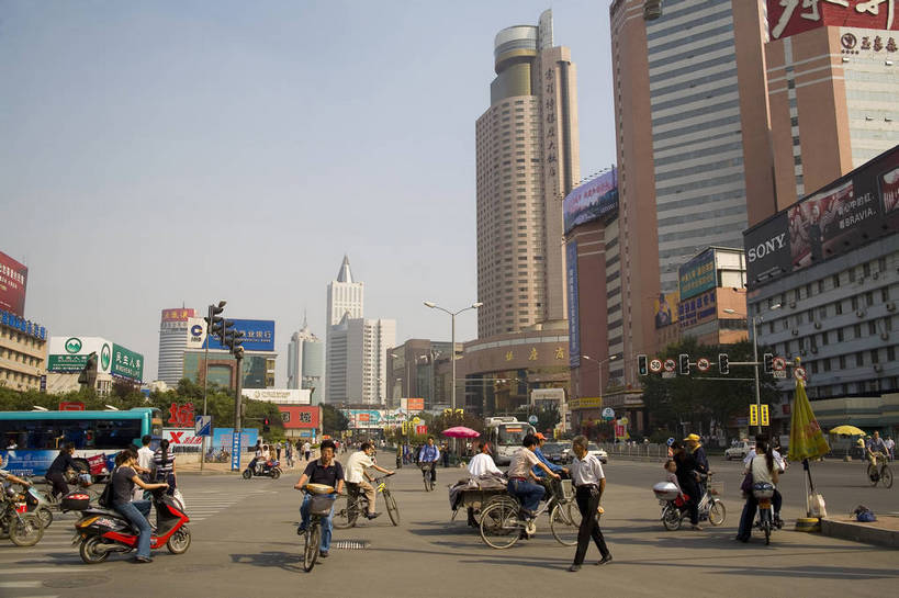 横图,彩色,室外,白天,旅游,度假,美景,城市风光,城市,道路,建筑,街道,路,公路,中国,景观,建筑群,交通,娱乐,建筑物,享受,休闲,景色,放松,摄影,城市建筑,山东省,济南,马路,彩图,旅行,bj174