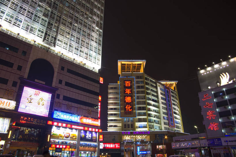 高楼大厦,横图,彩色,室外,旅游,度假,办公楼,美景,城市风光,城市,大厦,建筑,摩天大楼,写字楼,夜景,中国,亚洲,阴影,光线,影子,景观,灯光,娱乐,现代,建筑物,楼宇,享受,休闲,闪耀,商务楼,景色,放松,竖,摄影,闪烁,文明,灯火通明,东亚,发展,中华人民共和国,郑州,河南,闪动,闪灼,发达,彩图,旅行,大楼,高层建筑,高楼,摩天楼,二七广场,bj174