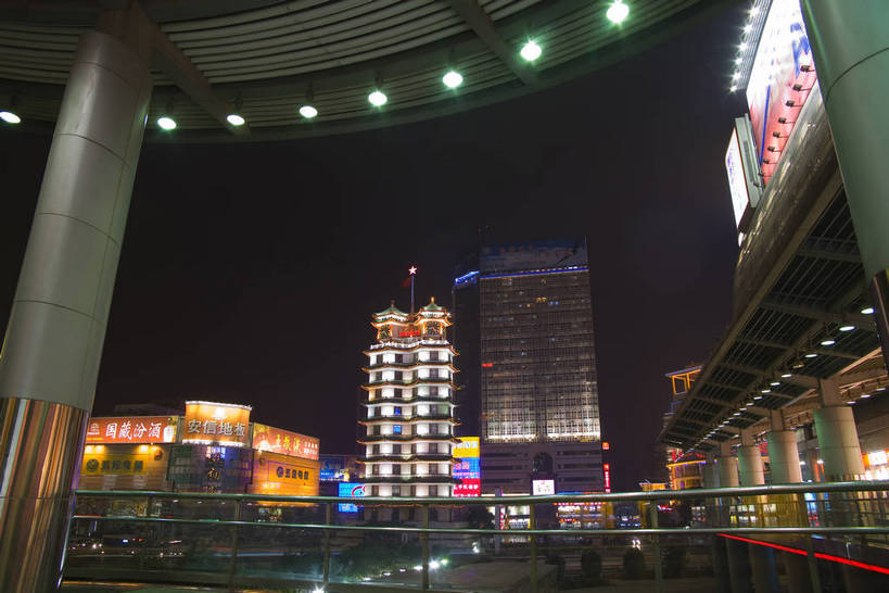 高楼大厦,横图,彩色,室外,旅游,度假,办公楼,美景,城市风光,城市,大厦,建筑,摩天大楼,写字楼,夜景,中国,亚洲,阴影,光线,影子,景观,灯光,娱乐,现代,建筑物,楼宇,享受,休闲,闪耀,商务楼,景色,放松,摄影,闪烁,文明,灯火通明,东亚,发展,中华人民共和国,郑州,河南,闪动,闪灼,发达,彩图,旅行,大楼,高层建筑,高楼,摩天楼,二七广场,bj174