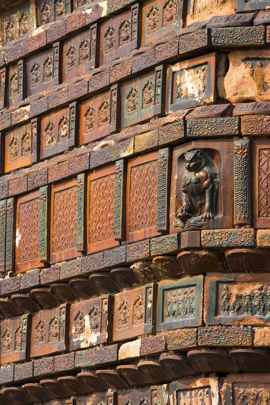 竖图,彩色,室外,白天,旅游,度假,名胜古迹,标志建筑,地标,建筑,中国,亚洲,局部,遗迹,雕刻,浮雕,墙,亭子,文化遗产,铁塔,古迹,历史,文物,娱乐,建设,古建筑,建筑物,古代,享受,休闲,旅游胜地,放松,竖,摄影,部分,古文明,东亚,中华人民共和国,河南省,洛阳,古远,彩图,旅行,建筑结构,bj174