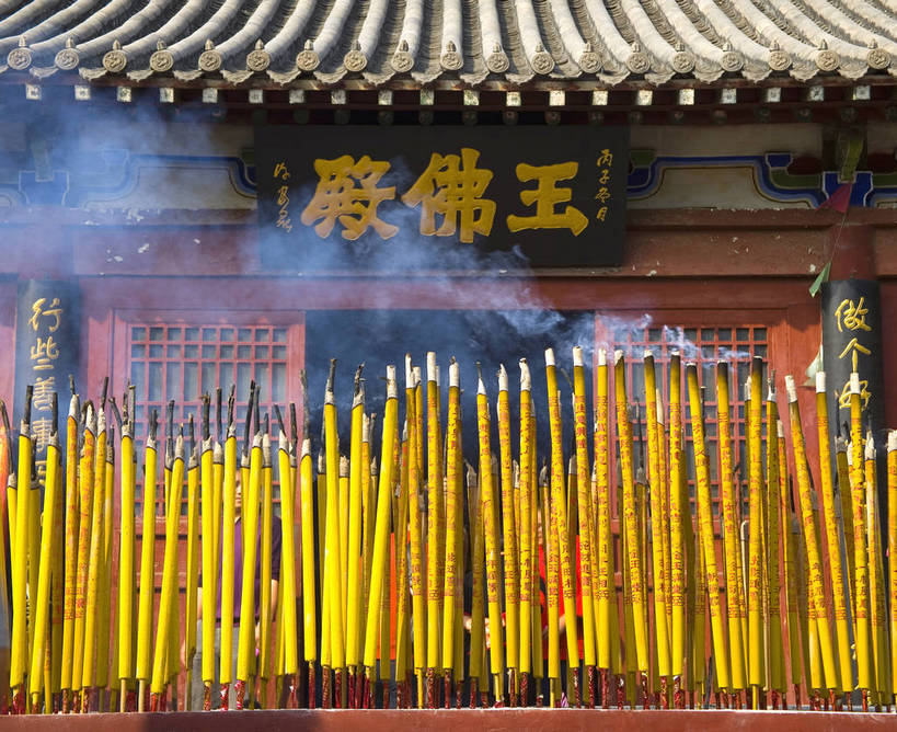 横图,彩色,室外,白天,旅游,度假,名胜古迹,标志建筑,地标,建筑,中国,亚洲,节日,遗迹,亭子,文化遗产,铁塔,古迹,历史,文化,文物,娱乐,建设,古建筑,建筑物,古代,祈祷,享受,休闲,健康,旅游胜地,放松,许愿,摄影,宗教,佛教,信仰,烧香,纪念,祈求,古文明,东亚,焚香,中华人民共和国,河南省,洛阳,释教,古远,平安,彩图,旅行,建筑结构,bj174