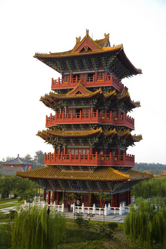 竖图,彩色,室外,白天,旅游,度假,湖,名胜古迹,水,标志建筑,地标,建筑,中国,亚洲,遗迹,亭子,水边,古迹,历史,文物,娱乐,建设,古建筑,建筑物,古代,享受,休闲,旅游胜地,放松,竖,摄影,开封,古文明,东亚,中华人民共和国,河南省,古远,彩图,旅行,高楼,清明上河园,建筑结构,bj174