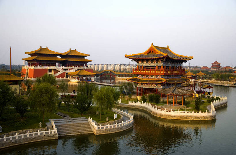 横图,彩色,室外,白天,旅游,度假,湖,名胜古迹,水,标志建筑,地标,建筑,中国,亚洲,遗迹,亭子,水边,古迹,历史,文物,娱乐,建设,古建筑,建筑物,古代,享受,休闲,旅游胜地,放松,摄影,开封,古文明,东亚,中华人民共和国,河南省,古远,彩图,旅行,高楼,清明上河园,建筑结构,bj174